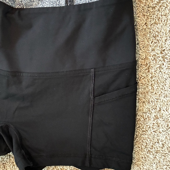 Lululemon Black and White Tennis Skirt Size Medium - Picture 4 of 4